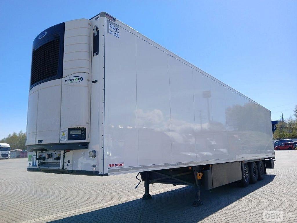 SCHMITZ-CARGOBULL SCB S3B (32830)